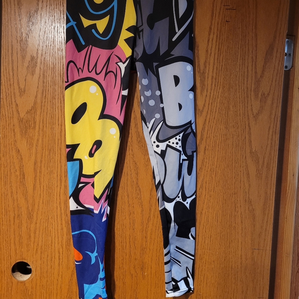 Graffiti print leggings